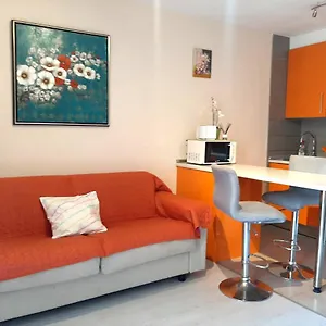 https://nearly-the-pool.adeje-hotels.com